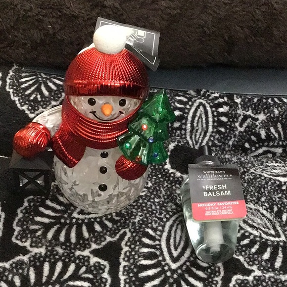 Bath & Body Works Other - ⛄️ Bath and body works projector snowman wallflower plug with refill